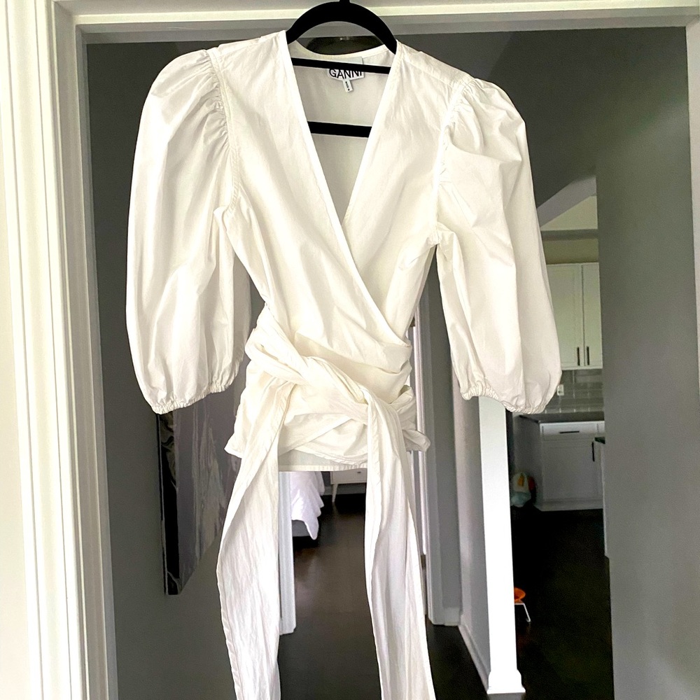 Super cute with puffy sleeves
